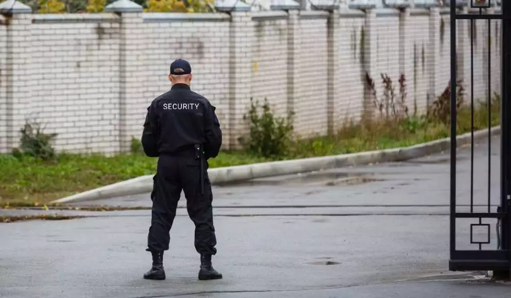 How to become a security guard